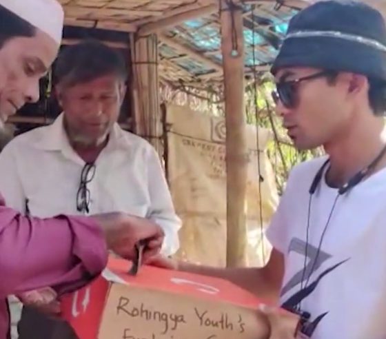 refugjatet-rohinga-dhurojne-batanije-per-viktimat-e-termetit-ne-turqi-–-video