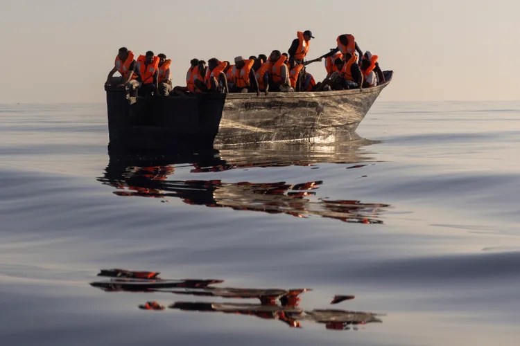 te-pakten-73-emigrante-supozohen-te-vdekur-pas-mbytjes-se-nje-anije-ne-libi