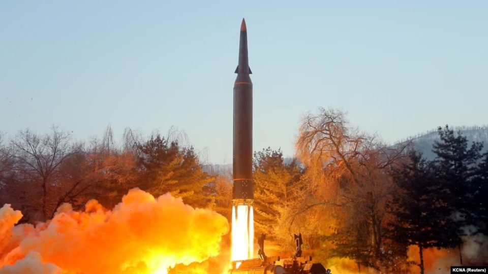 raportohet-se-koreja-veriore-e-ka-testuar-nje-rakete-balistike-me-rreze-te-shkurter