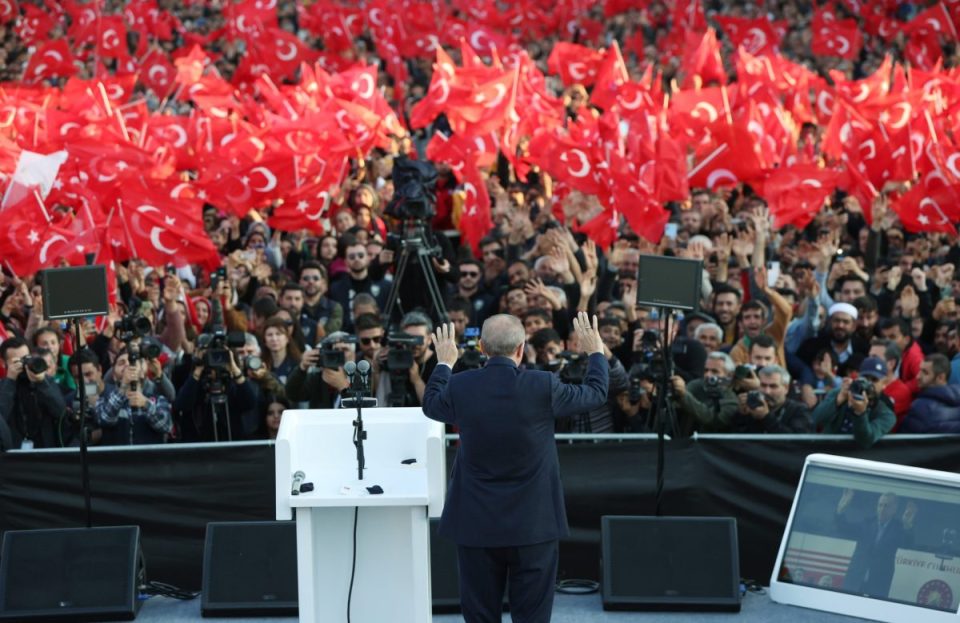 erdogan:-po-punojme-“dite-e-nate”-per-te-sheruar-plaget-e-shkaktuara-nga-termetet