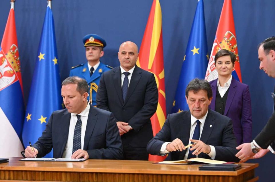 nenshkruhen-dokumente-dypaleshe-mes-qeverive-te-serbise-dhe-maqedonise-se-veriut