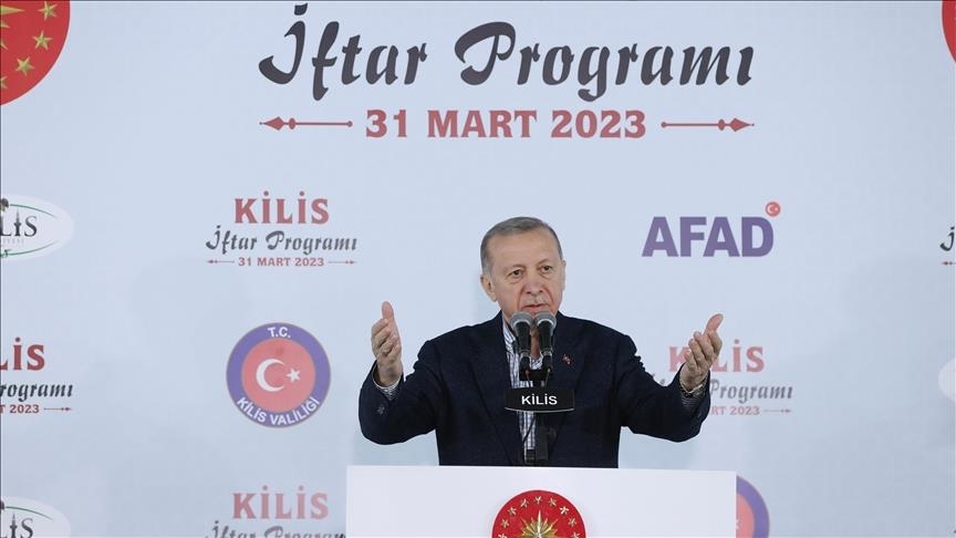 erdogan-zotohet-se-nuk-do-te-pushoje-derisa-te-ringjallen-te-gjitha-zonat-e-goditura-nga-termeti-–-video