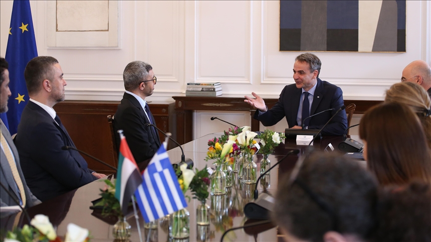 kryediplomati-i-emirateve-te-bashkuara-arabe-takon-kryeministrin-grek-dhe-homologun-e-tij