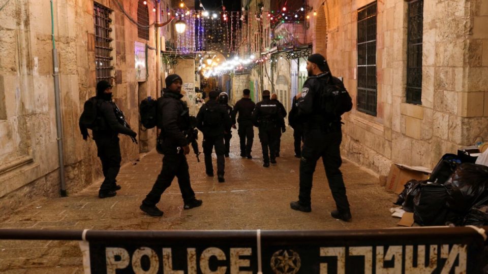 policia-izraelite-largon-besimtaret-nga-xhamia-al-aksa