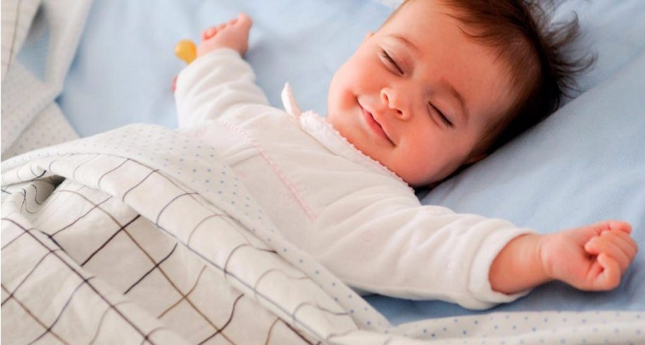 rendesia-e-gjumit-tek-femijet,-sa-ore-duhet-te-flene-nga-0-deri-2-vjec