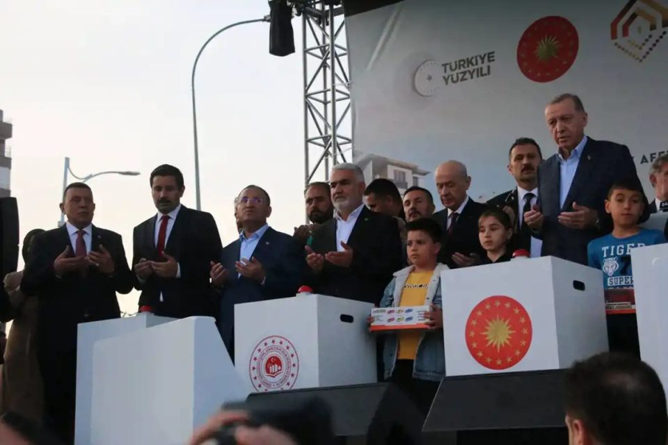 turqia-synon-te-ndertoje-650-mije-shtepi-per-viktimat-e-termetit,-thote-erdogan