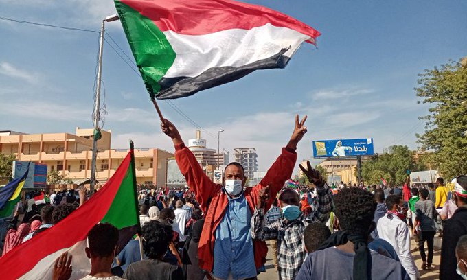 ushtria-e-sudanit-pajtohet-per-nje-armepushim-te-perkohshem-me-rivalin-ushtarak