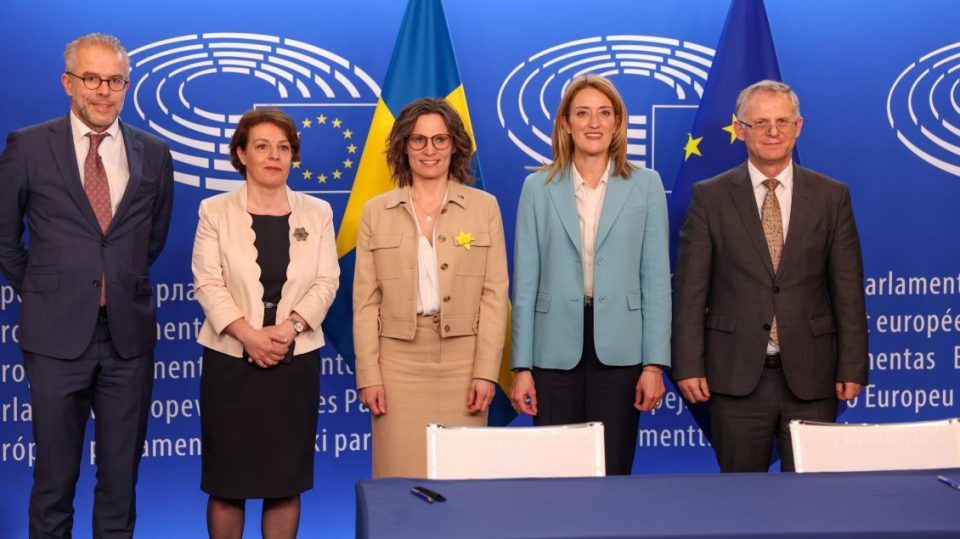 komisioni-evropian-pershendet-liberalizimin-e-vizave-per-kosoven