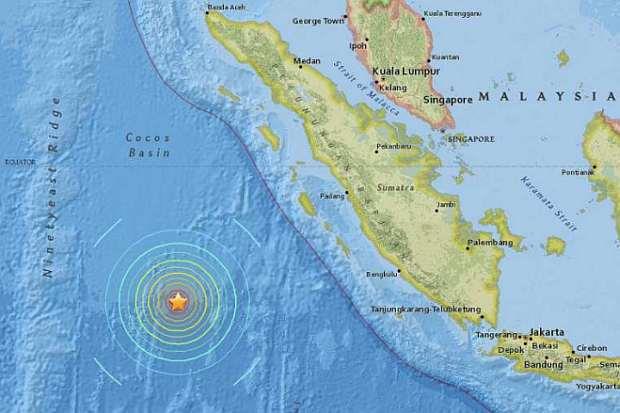nje-termet-me-magnitude-7.3-godet-indonezine,-duke-shkaktuar-paralajmerim-per-cunami