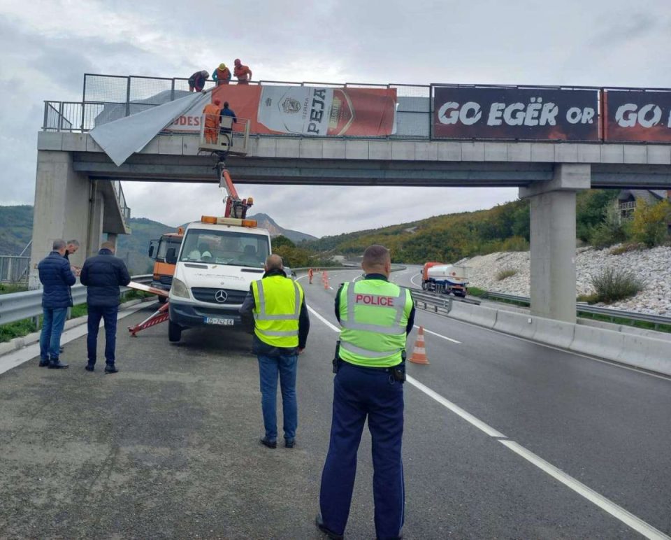 asnje-reklame-ne-autostradat-e-kosoves,-ministria-paralajmeron-veprime