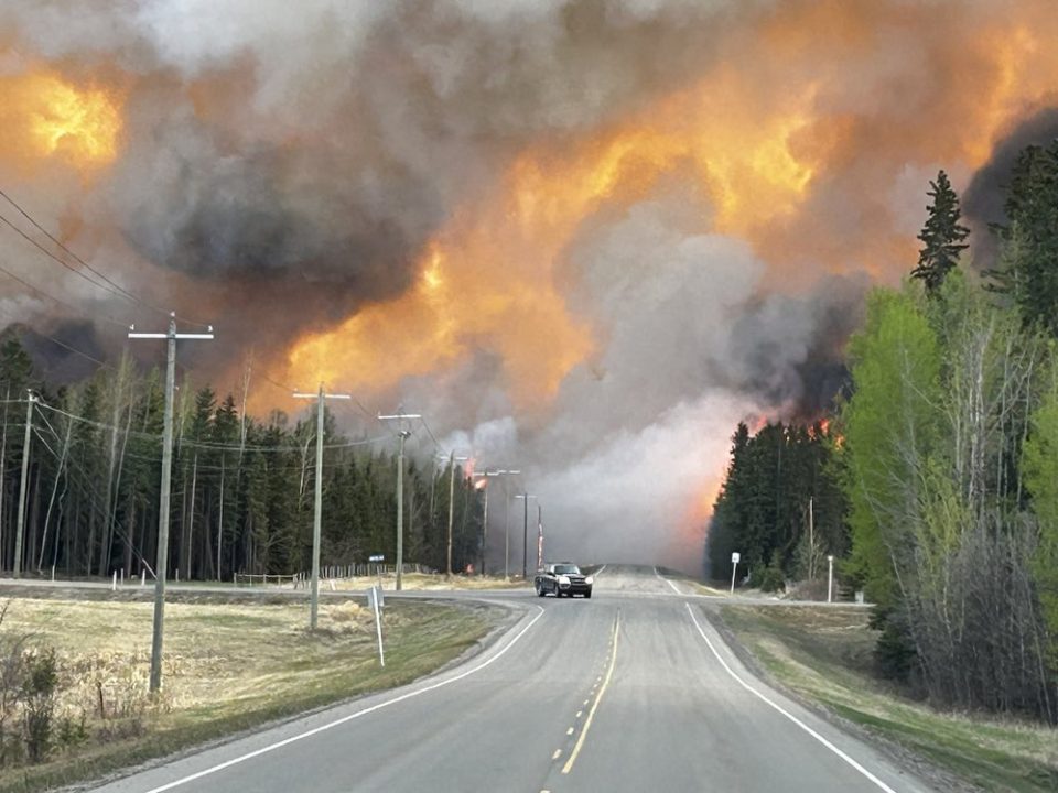 nje-province-e-tere-ne-kanada-shpall-gjendje-te-jashtezakonshme-per-shkak-te-zjarreve