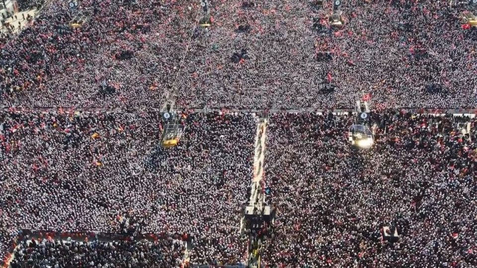 erdogan:-te-pakten-1.7-milione-njerez-moren-pjese-ne-tubimin-masiv-ne-stamboll-–-video