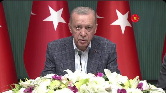 erdogan:-paga-minimale-e-punonjesve-publike-do-te-rritet-ne-15-mije-lira-–-video