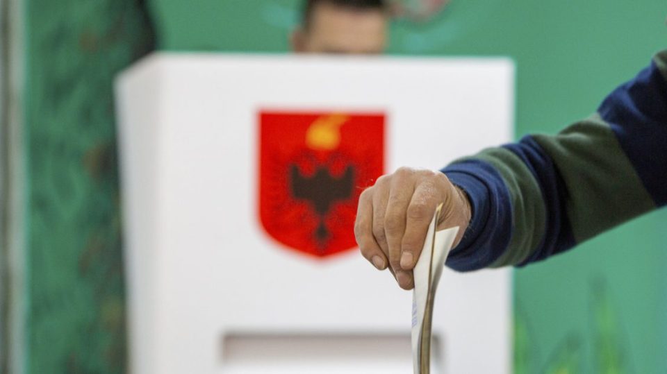 sot-heshtje-zgjedhore-ne-shqiperi,-neser-qytetaret-zgjedhin-61-kryebashkiaket-e-rinj