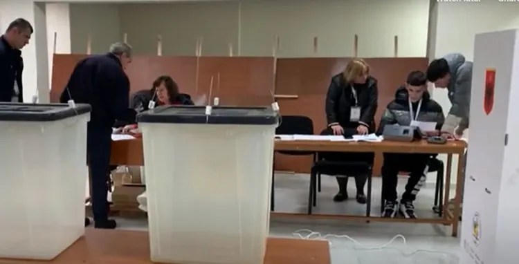 zgjedhjet-lokale-ne-shqiperi,-kqz-jep-te-dhenat-per-oren-e-pare-te-votimeve