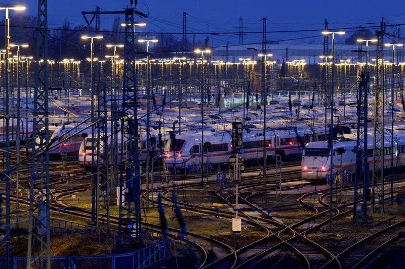 gjermani:-pezullohet-greva-e-trenave,-punetoret-arrijne-marreveshje-me-punedhenesit