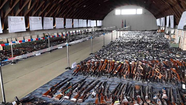 serbi,-dorezohen-13.500-arme-te-ndryshme
