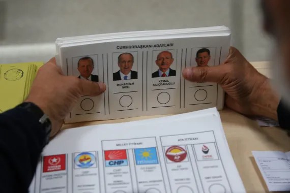 rezultatet-fillestare-te-votimit-tregojne-se-erdogan-eshte-shume-perpara-rivalit
