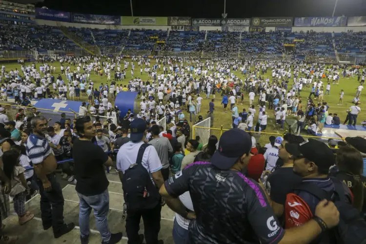 shkon-ne-12-numri-i-te-vdekurve-nga-stampedo-ne-stadiumin-ne-el-salvador