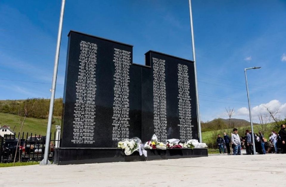 24-vjet-nga-masakra-e-22-majit-ne-vushtrri,-ushtria-serbe-kishte-vrare-68-kosovare