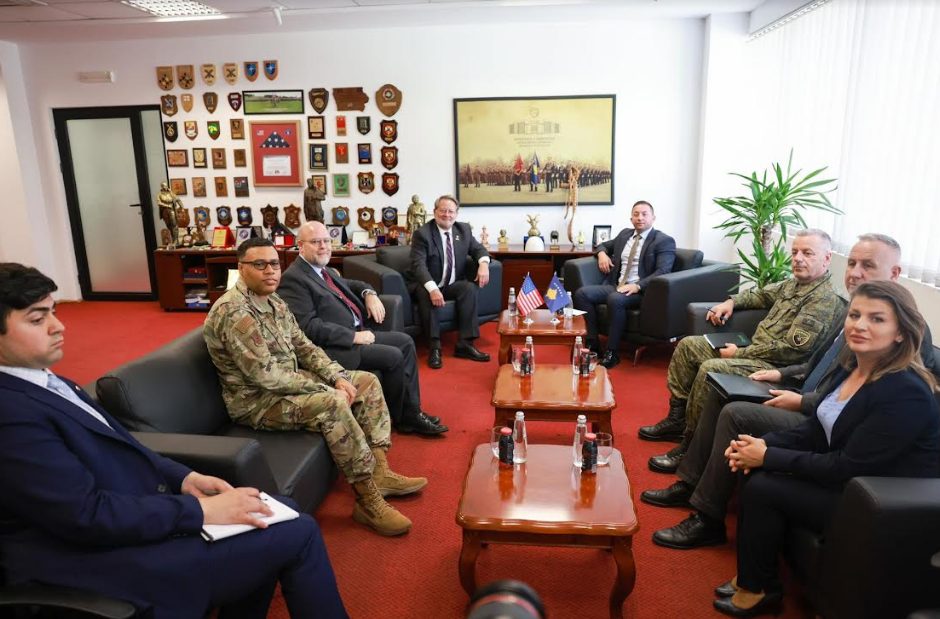 senatori-peters-dhe-ambasadori-hovenier-takohen-me-ministrin-mehaj