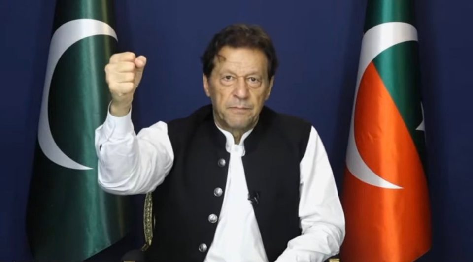 ish-kryeministri-pakistanez-imran-khan-lirohet-me-kusht