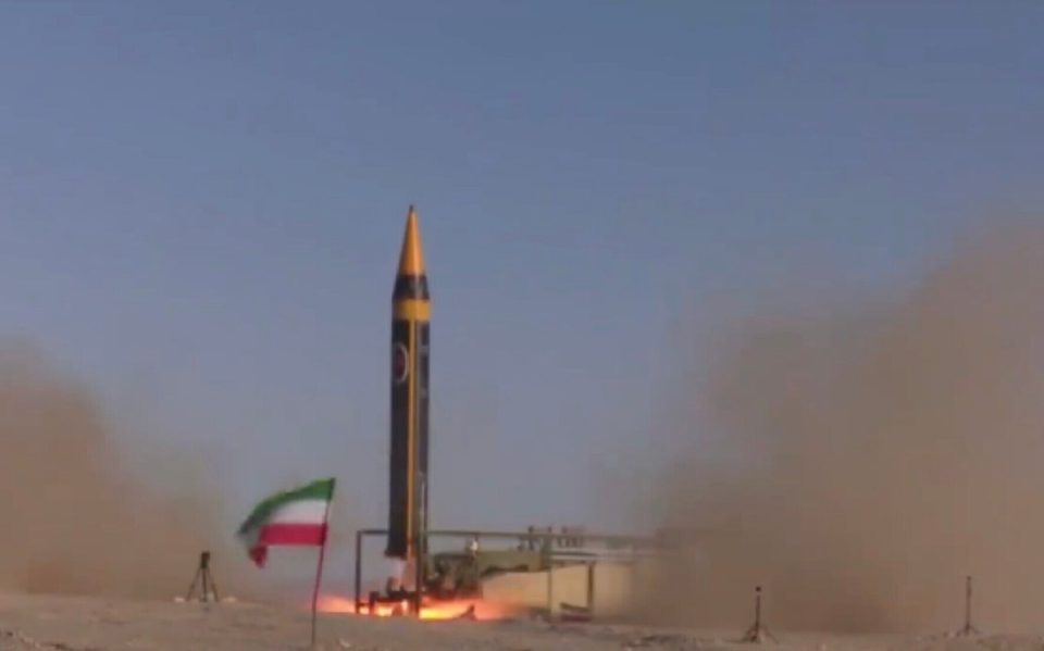 irani-teston-me-sukses-raketen-balistike-me-rreze-te-larte-veprimi