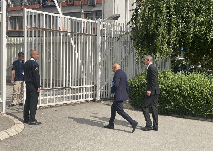 zeqiri-e-peci-ne-takim-me-hovenierin-dhe-ambasadoret-e-quint-it