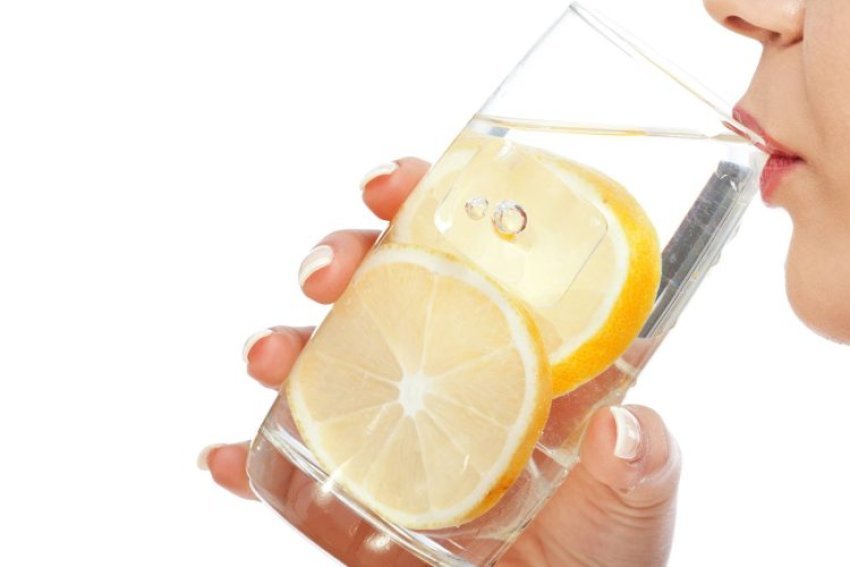 efektet-e-konsumit-te-ujit-me-limon-sipas-dietologeve