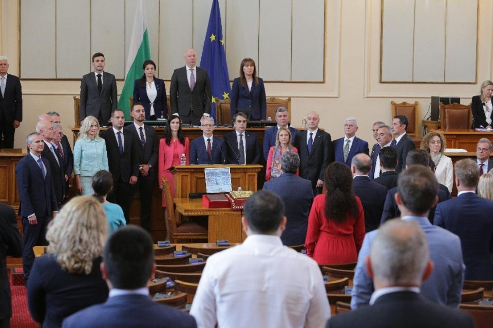 bullgari-–-parlamenti-miraton-qeverine-e-re-te-denkovit