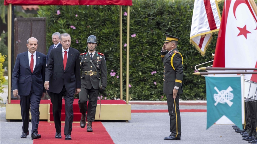 erdogan-pritet-me-ceremoni-zyrtare-nga-presidenti-i-qipros-veriore-–-video