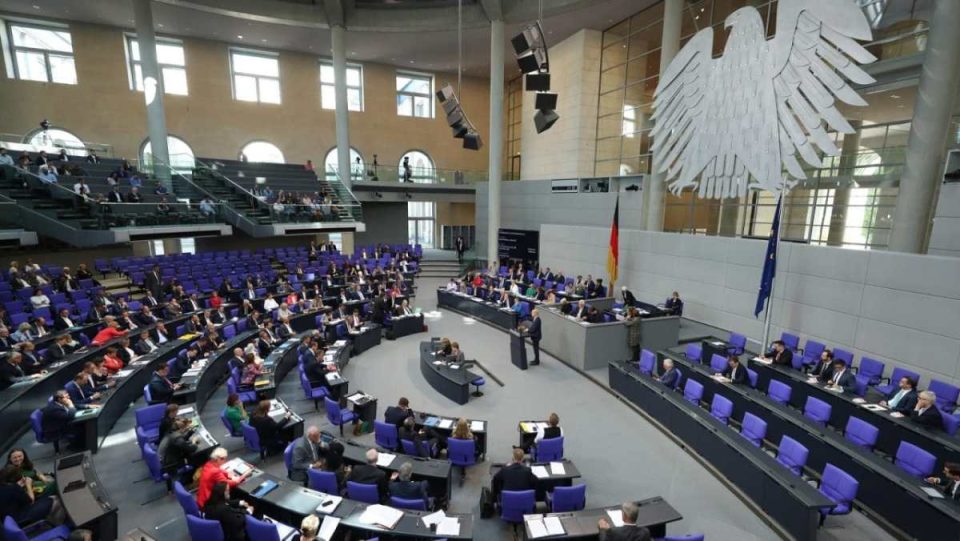 parlamenti-gjerman-voton-pro-anetaresimit-te-maqedonise-se-veriut-ne-be
