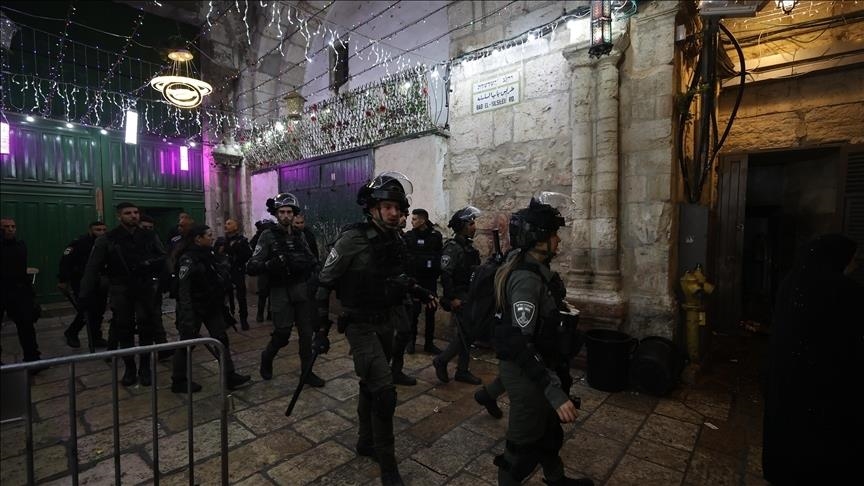 policia-izraelite-nxjerr-jashte-adhuruesit-dhe-zyrtaret-nga-xhamia-al-aksa