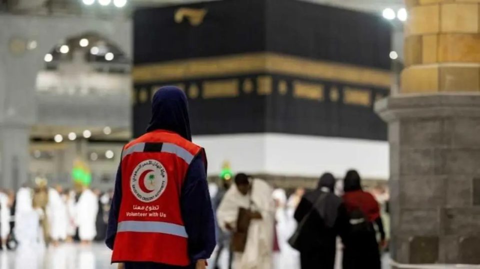 haxhi-2023:-gjysmehena-e-kuqe-saudite-thote-se-me-shume-se-2300-vullnetare-jane-gati-per-te-ndihmuar-haxhileret