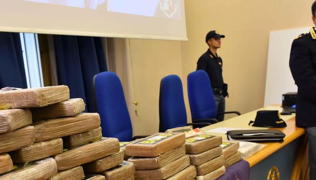 i-riu-shqiptar-kapet-me-miliona-euro-kokaine-ne-itali!