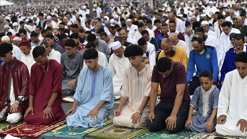 marok,-muslimanet-mbushin-xhamite-dhe-sheshet-per-faljen-e-namazit-te-kurban-bajramit