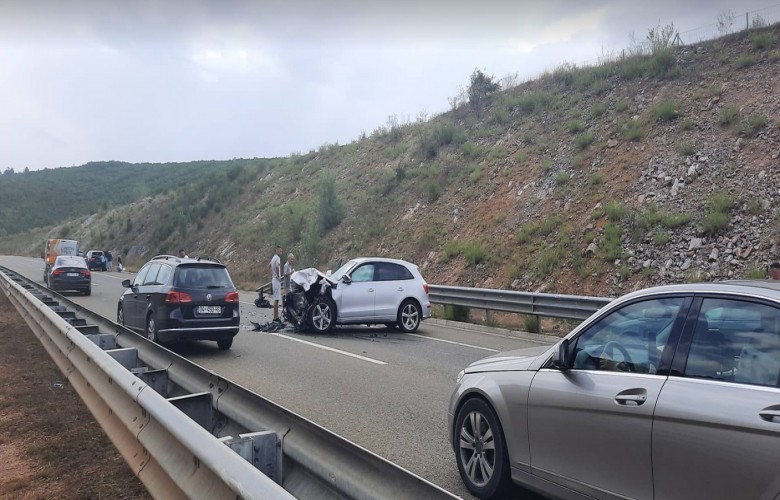 aksidentohet-per-vdekje-ne-autostrade-nje-person