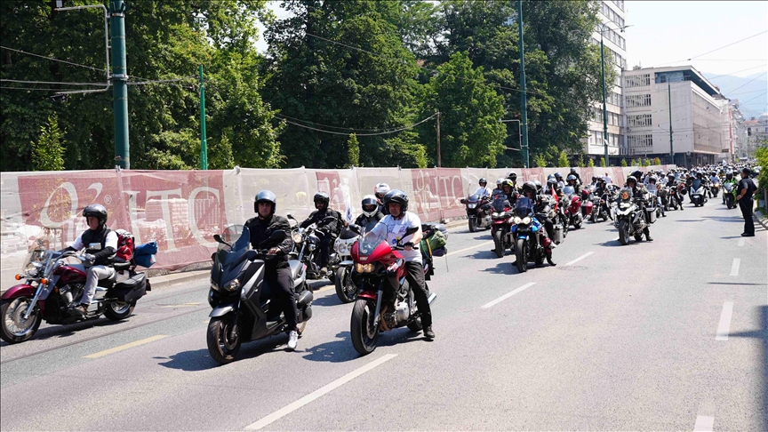 qindra-motocikliste-nisen-nga-sarajeva-per-ne-potocari-ne-nderim-te-viktimave-te-gjenocidit-–-video