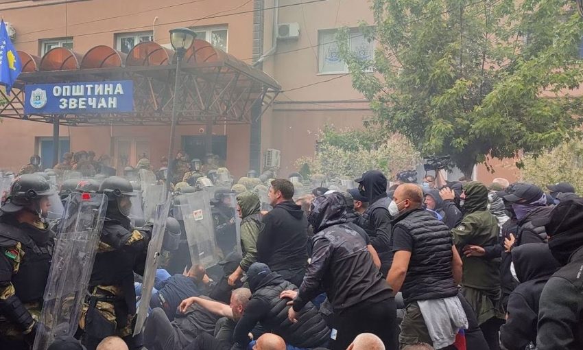 aktakuze-ndaj-dy-serbeve-qe-sulmuan-kfori-in-e-gazetaret-ne-veri