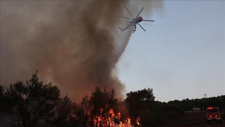 turkiye-do-te-dergoje-2-avione-dhe-1-helikopter-per-te-ndihmuar-greqine-te-luftoje-zjarret
