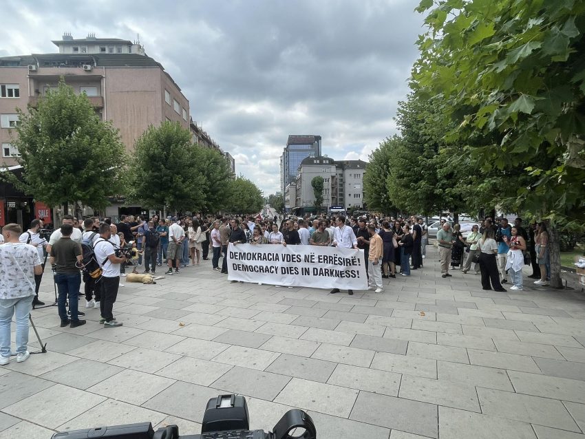 gazetaret-kosovare-protestojne-ne-mbeshtetje-te-klan-kosoves