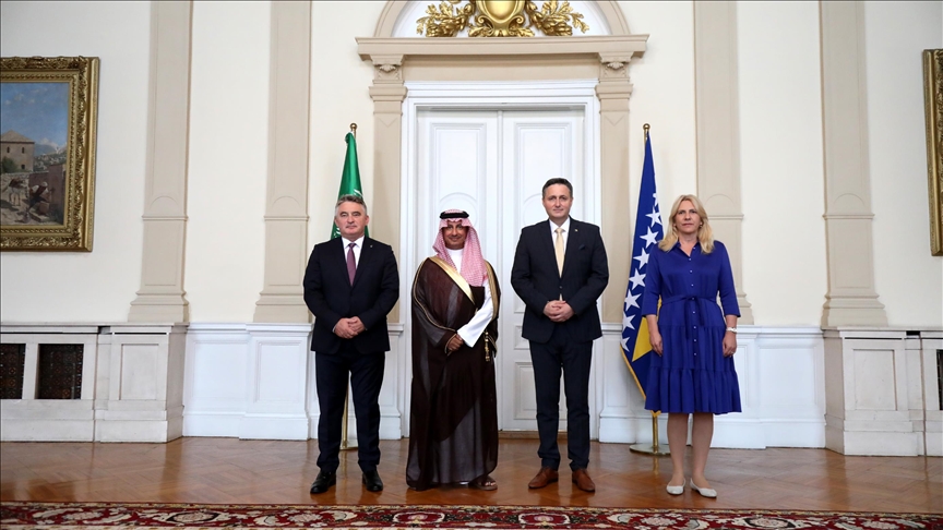 ministri-saudit-i-turizmit-takohet-me-anetaret-e-presidences-se-beh-se