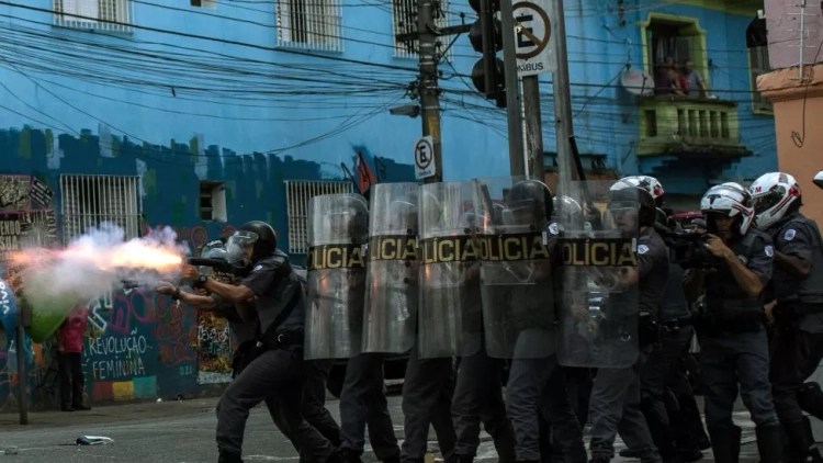 bastisjet-e-policise-braziliane-lene-te-pakten-43-te-vdekur-–-video