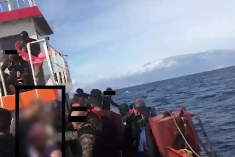 mbi-200-migrante-te-parregullt-shpetohen-nga-roja-bregdetare-turke-ne-brigjet-e-egjeut