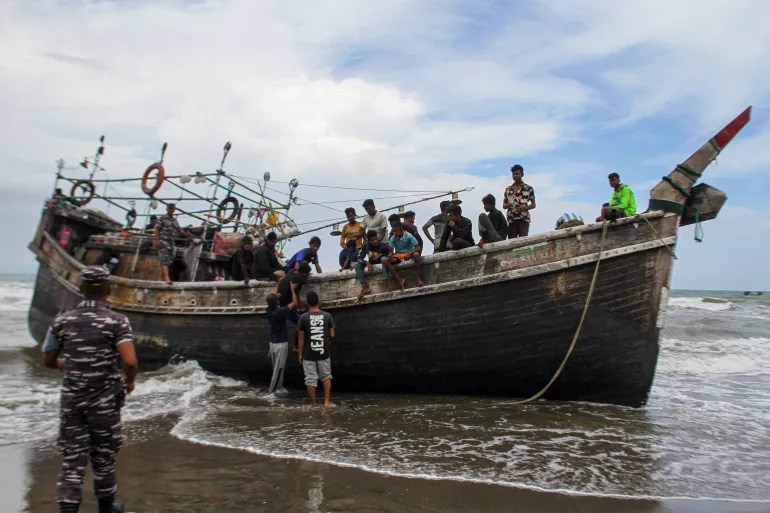 te-pakten-23-te-vdekur-pas-fundosjes-se-anijes-me-rohingya