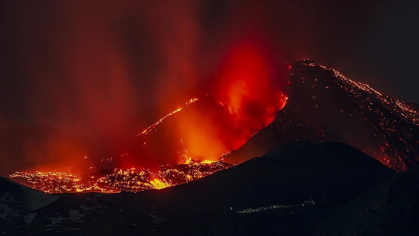 shperthen-vullkani-etna-ne-itali-–-video