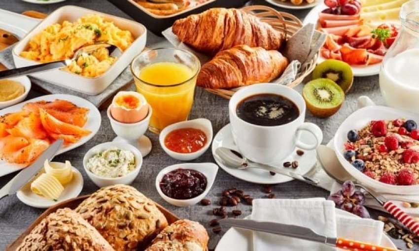 ushqimet-e-embla-ne-mengjes,-ju-bejne-te-ndjeheni-te-uritur