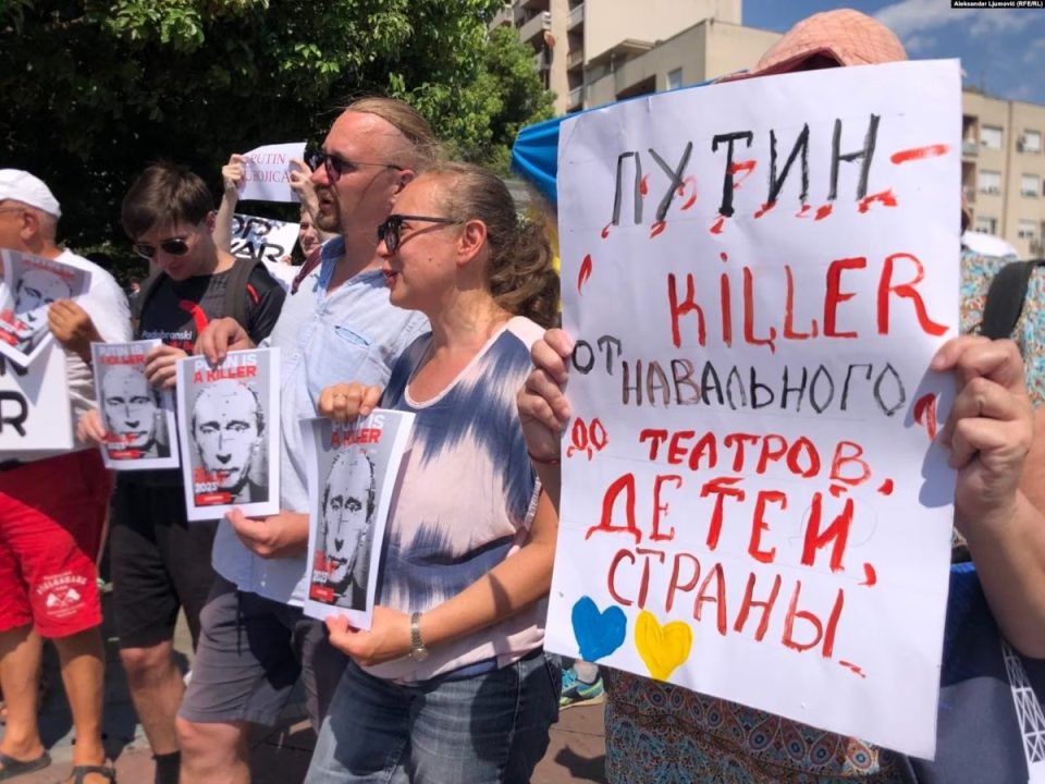 “putini-eshte-vrases”:-proteste-ne-podgorice-kunder-presidentit-rus