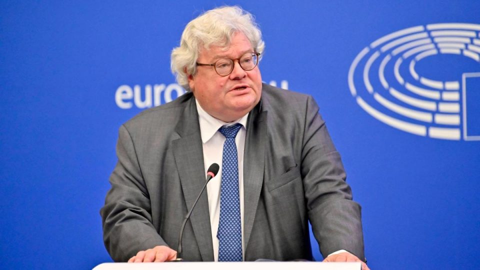 eurodeputeti-gjerman:-masat-e-be-se-nuk-jane-fer,-nuk-eshte-dashur-t’i-vihen-kosoves