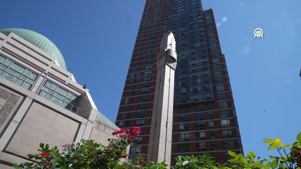 moment-historik,-thirret-ezani-per-here-te-pare-nga-xhamia-ne-nju-jork-–-video